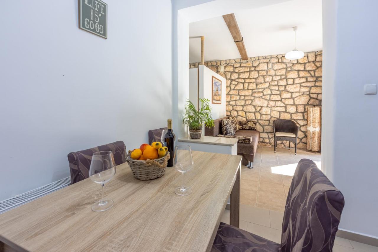 Apartmani Anita Dramalj Esterno foto